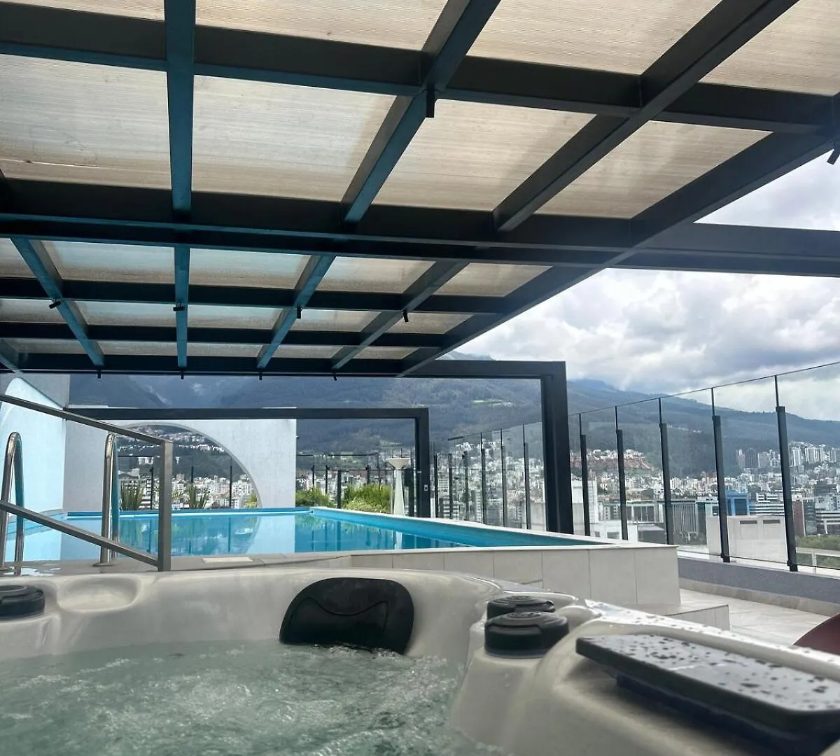 Suite De Lujo Con Spa Y Piscina 基多